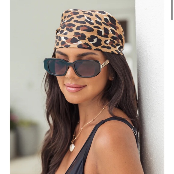 PINK LILY Brown leopard head scarf - Picture 2 of 2